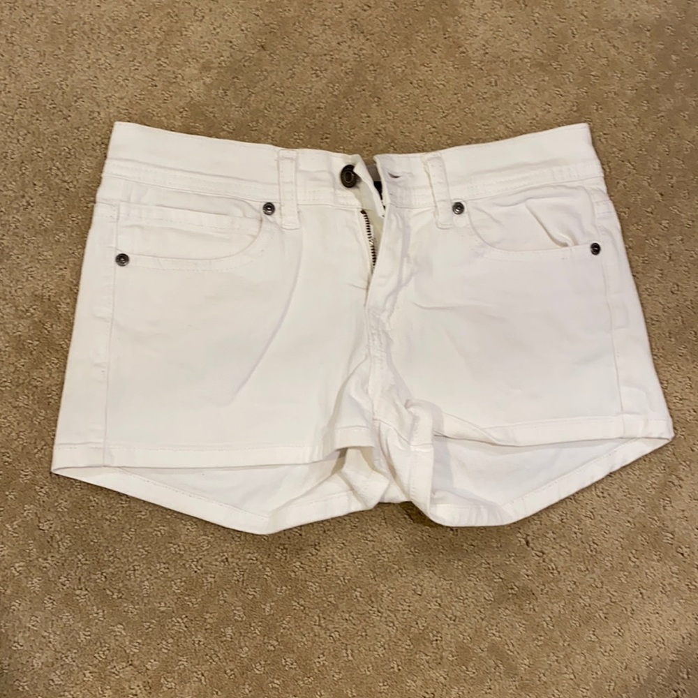 Low-rise white denim shorts - size S